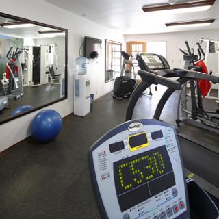 Best Western Plus Yosemite Gateway Inn | Oakhurst, California | Indoor gym with equipment and water cooler